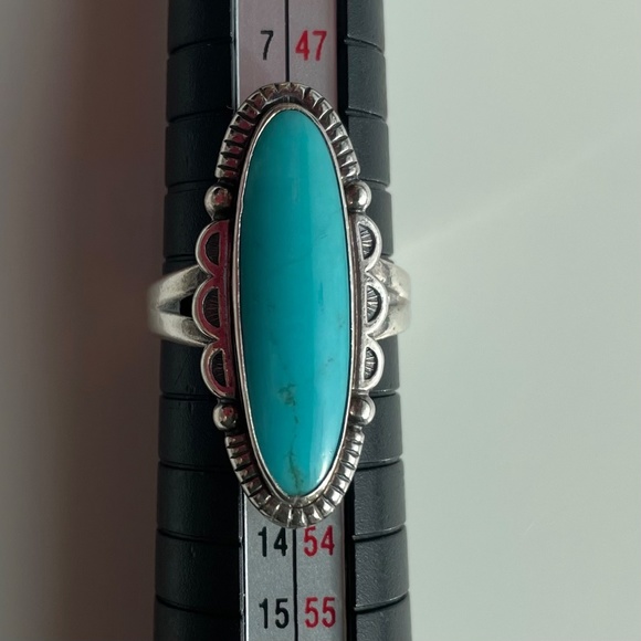 Gorgeous Silver Oval Turquoise Stone Ring | Size: 5 - Picture 1 of 10